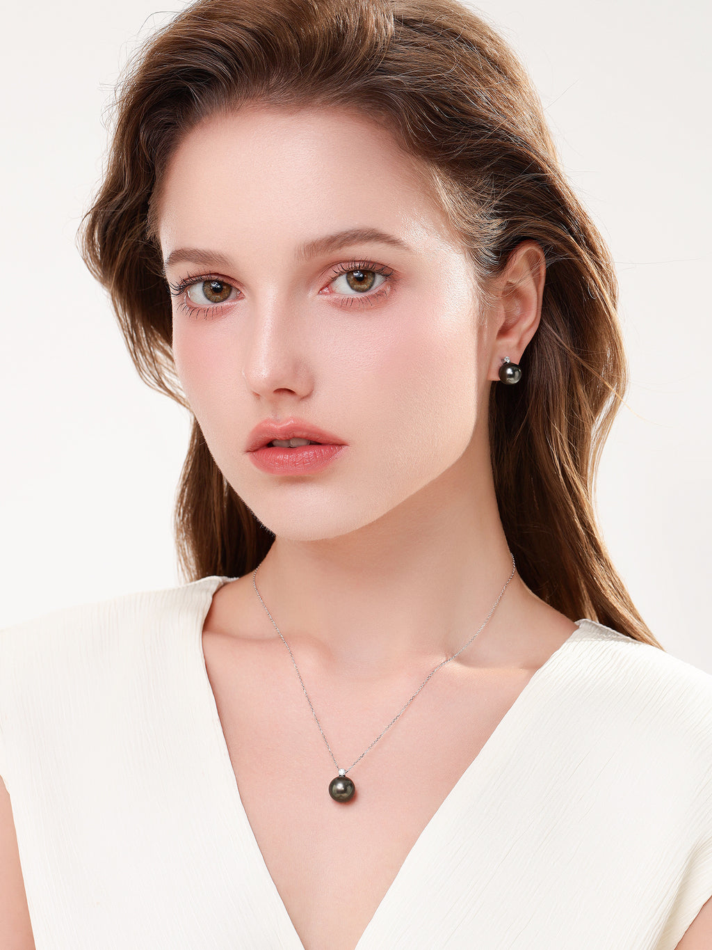 Princess Diana-Inspired 18K Gold Natural Peacock Green Tahitian Black Saltwater Pearl Necklace with Natural Diamonds