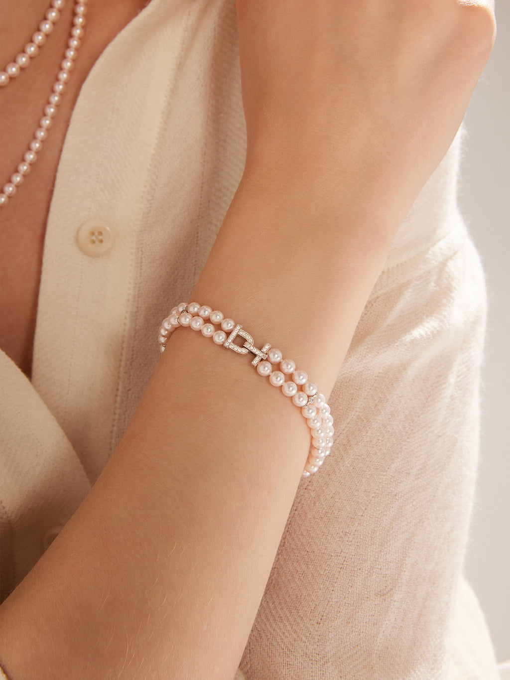 Natural Cultured Saltwater Akoya Pearl 18K Gold and Natural Diamond Bracelet